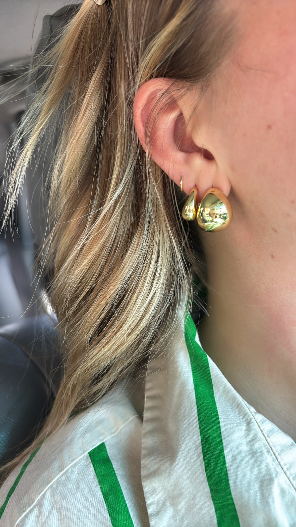 Puffed Crescent Hoops