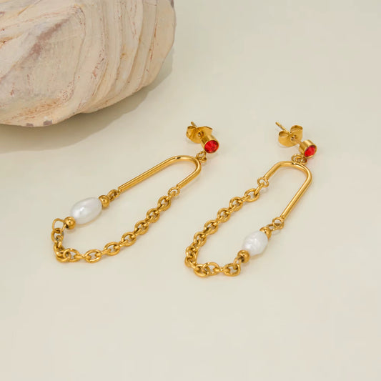 Tess Dangles