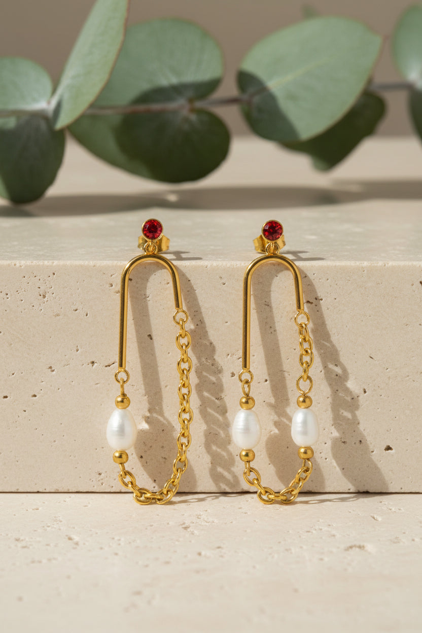 Tess Dangles