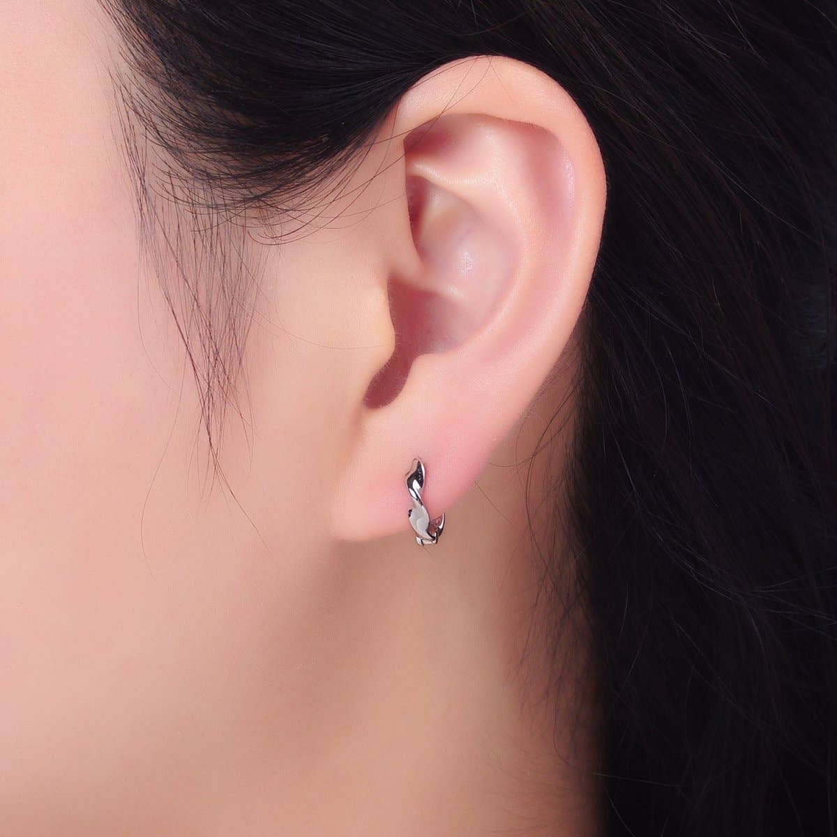 S925 Sterling Silver 12mm Geometric Twisted Cartilage Huggie Earrings | SL-556