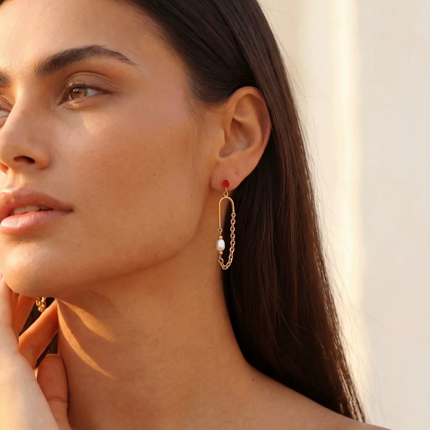 Tess Dangles