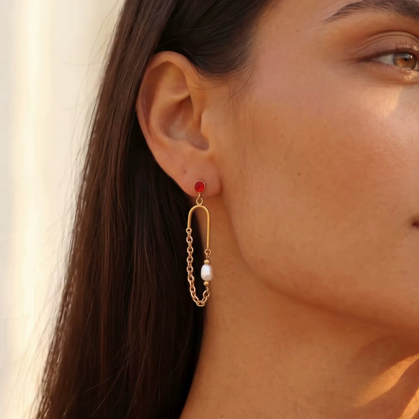 Tess Dangles