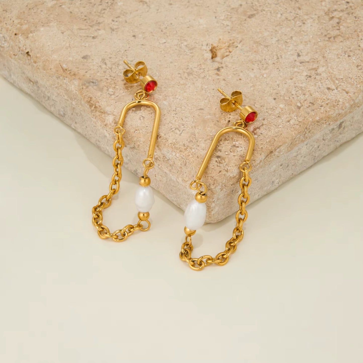Tess Dangles