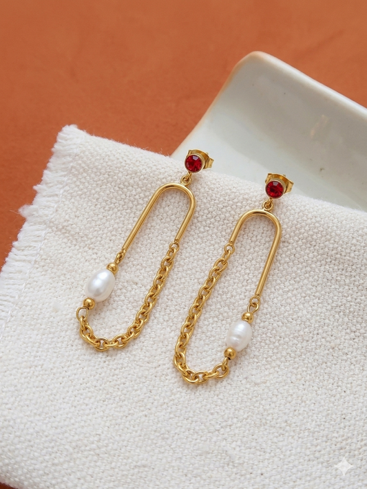 Tess Dangles