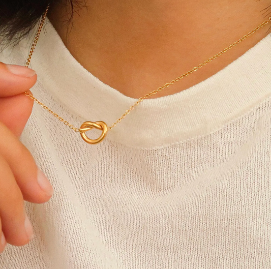 Knot Necklace